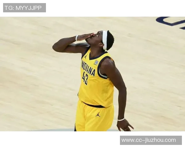 爱德华兹状态低迷半场14投仅中3三分球表现不佳仅得14分